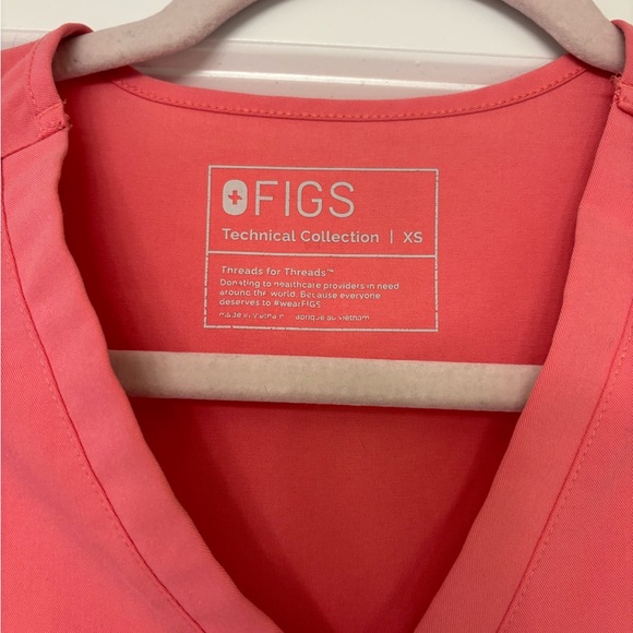 Figs Neon Pink XS Top - Picture 3 of 3